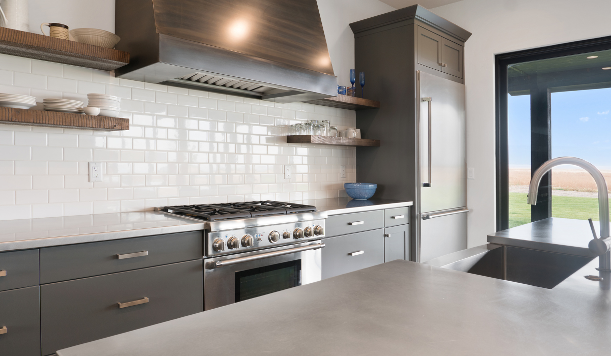 Does a Range Hood Need to Be Bigger Than Range?