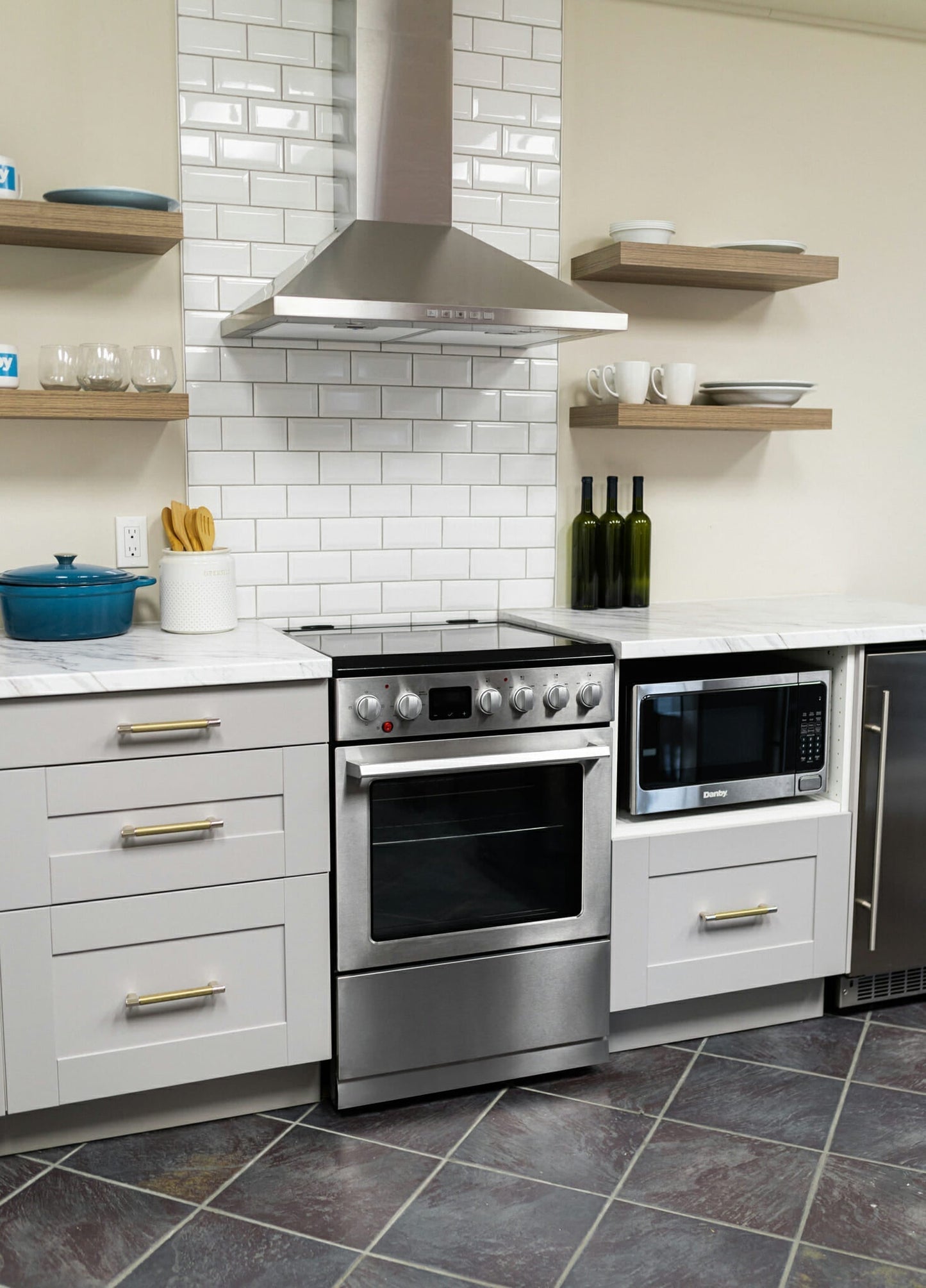 Danby - 24" Slide-In Smooth Top Range, ADA Compliant, Airfry, Manual Clean Ranges - DRCA240BSS