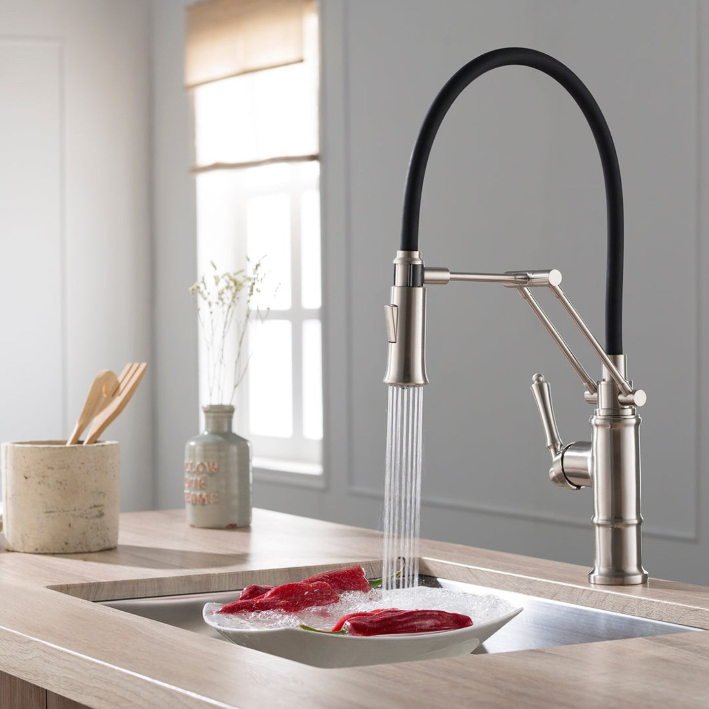 Blossom Single Handle Pull Out Kitchen Faucet – F01 209