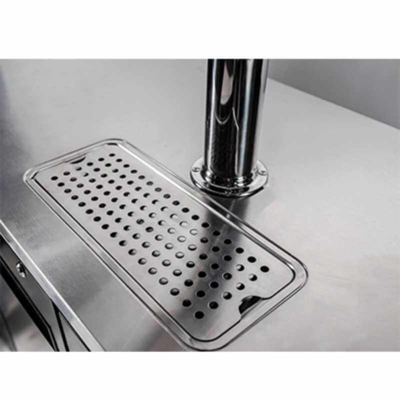 Saba - SDD-30-23 Commercial 23″ Beer Dispenser Refrigerator with (1) Double Tap 1 1/2 Barrel - SDD-30-23